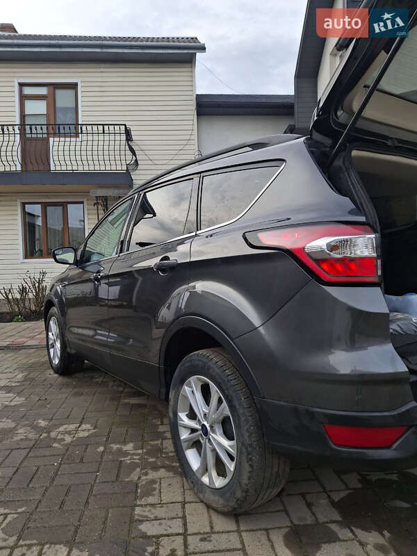 Позашляховик / Кросовер Ford Escape 2018 в Чернівцях