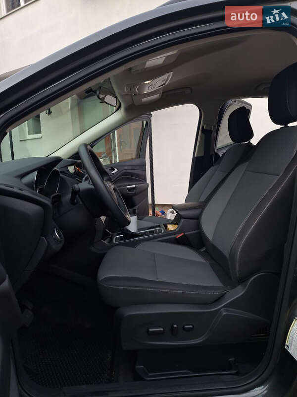 Позашляховик / Кросовер Ford Escape 2018 в Чернівцях