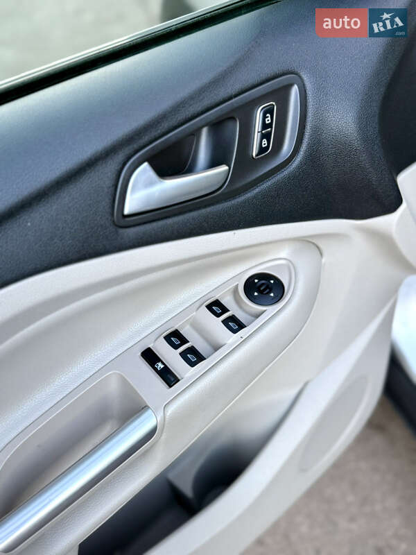 Внедорожник / Кроссовер Ford Escape 2014 в Одессе