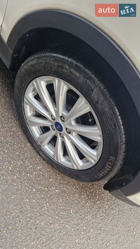 Внедорожник / Кроссовер Ford Escape 2017 в Николаеве