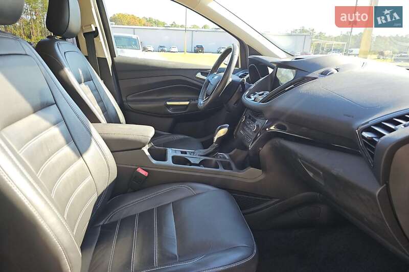 Внедорожник / Кроссовер Ford Escape 2018 в Ровно