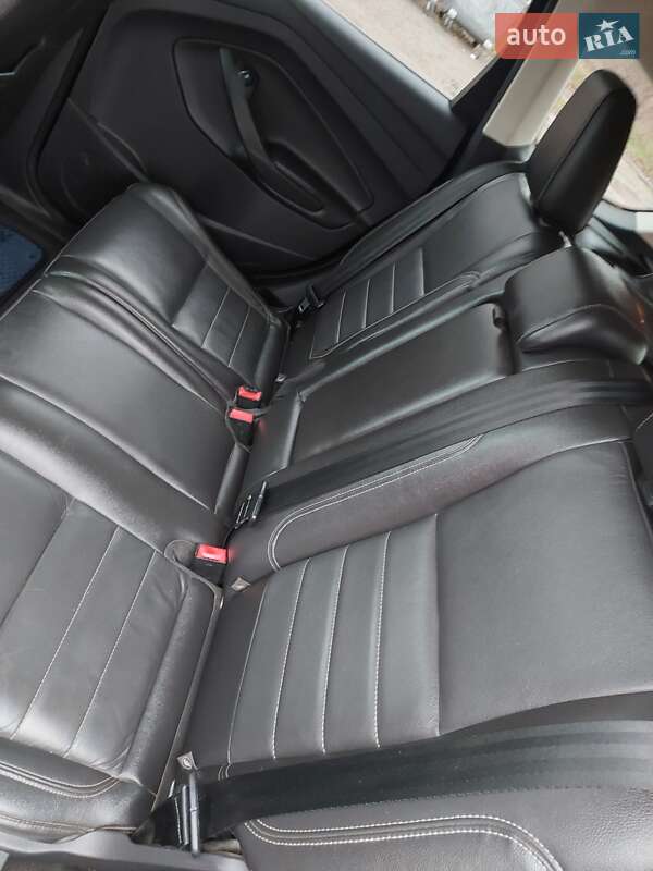 Внедорожник / Кроссовер Ford Escape 2014 в Горишних Плавнях