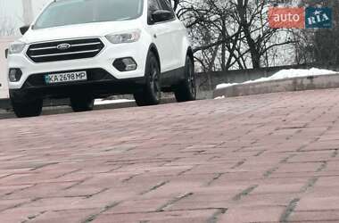 Внедорожник / Кроссовер Ford Escape 2017 в Буштыне