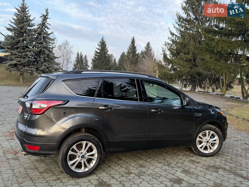 Внедорожник / Кроссовер Ford Escape 2017 в Дубно