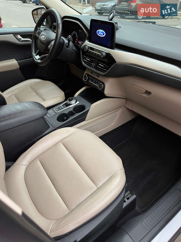 Внедорожник / Кроссовер Ford Escape 2019 в Киеве