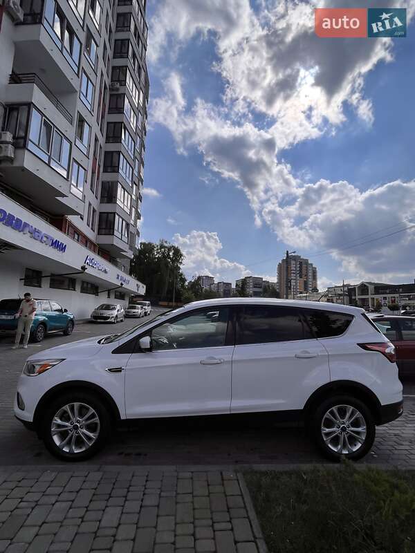 Внедорожник / Кроссовер Ford Escape 2017 в Львове