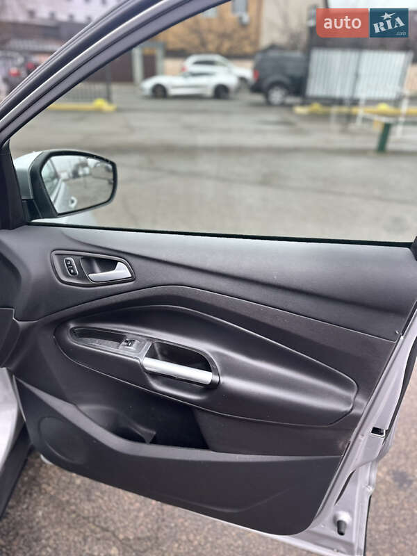 Внедорожник / Кроссовер Ford Escape 2016 в Киеве