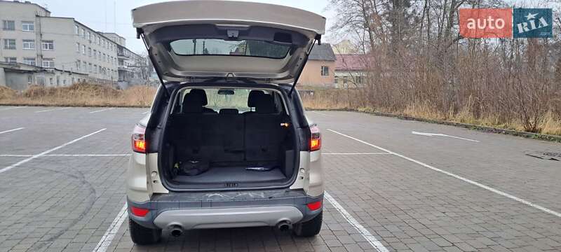 Внедорожник / Кроссовер Ford Escape 2017 в Львове