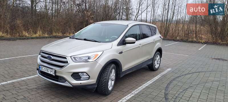 Внедорожник / Кроссовер Ford Escape 2017 в Львове