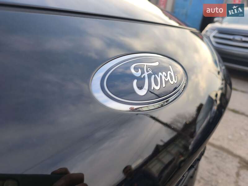 Внедорожник / Кроссовер Ford Escape 2020 в Стрые