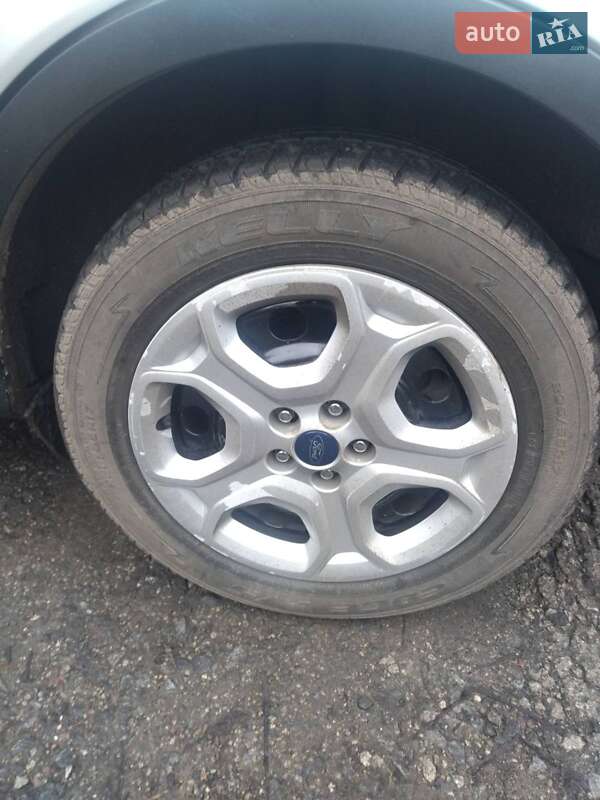 Внедорожник / Кроссовер Ford Escape 2017 в Лозовой