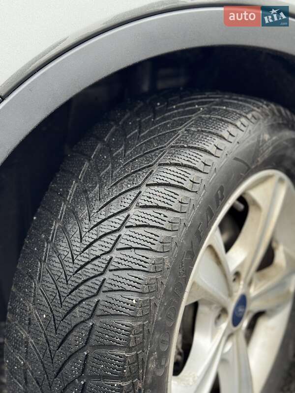 Внедорожник / Кроссовер Ford Escape 2015 в Мене