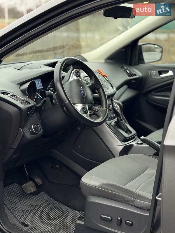 Внедорожник / Кроссовер Ford Escape 2015 в Мене