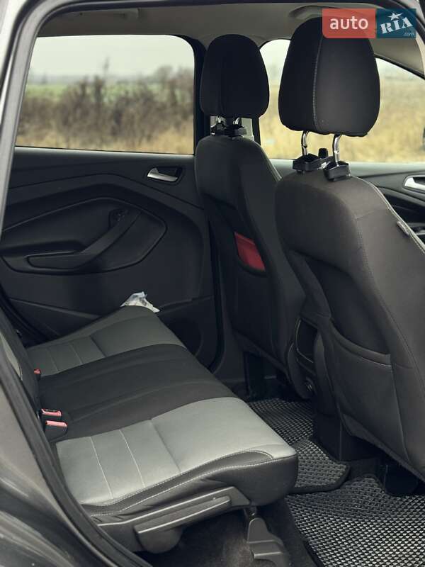 Внедорожник / Кроссовер Ford Escape 2015 в Мене