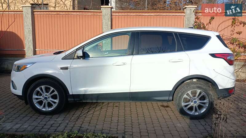 Внедорожник / Кроссовер Ford Escape 2017 в Львове