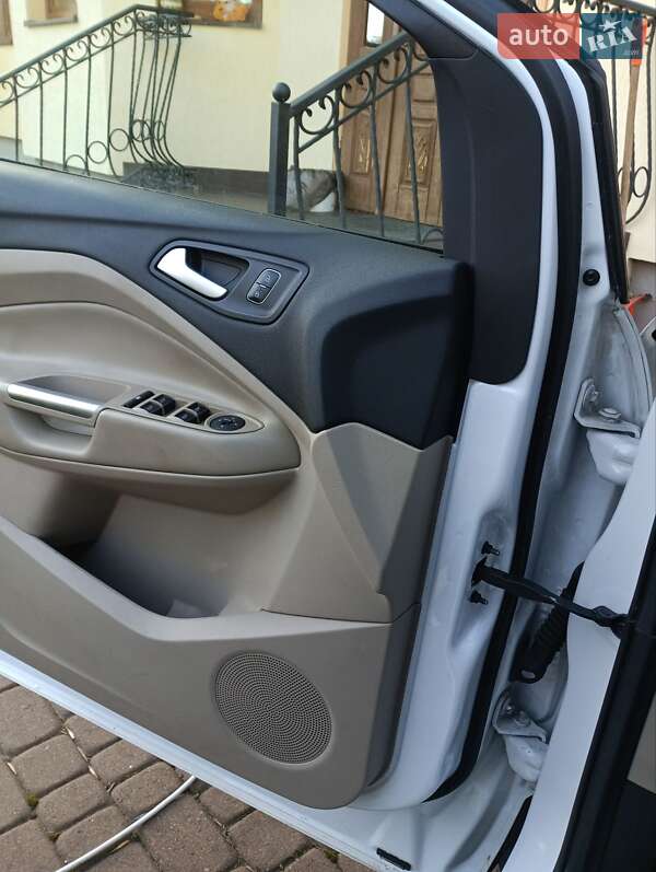 Внедорожник / Кроссовер Ford Escape 2017 в Львове