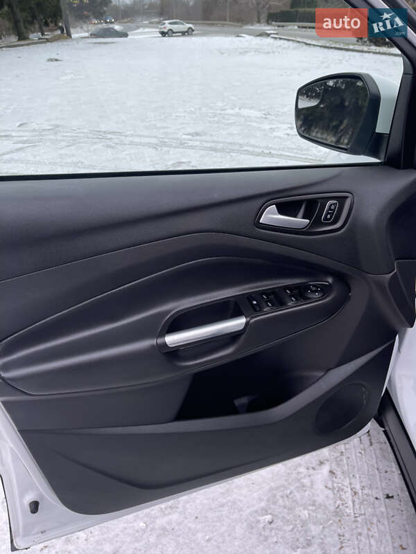 Позашляховик / Кросовер Ford Escape 2016 в Дубні