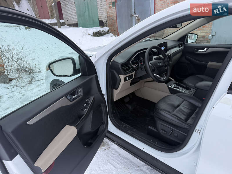 Позашляховик / Кросовер Ford Escape 2020 в Умані