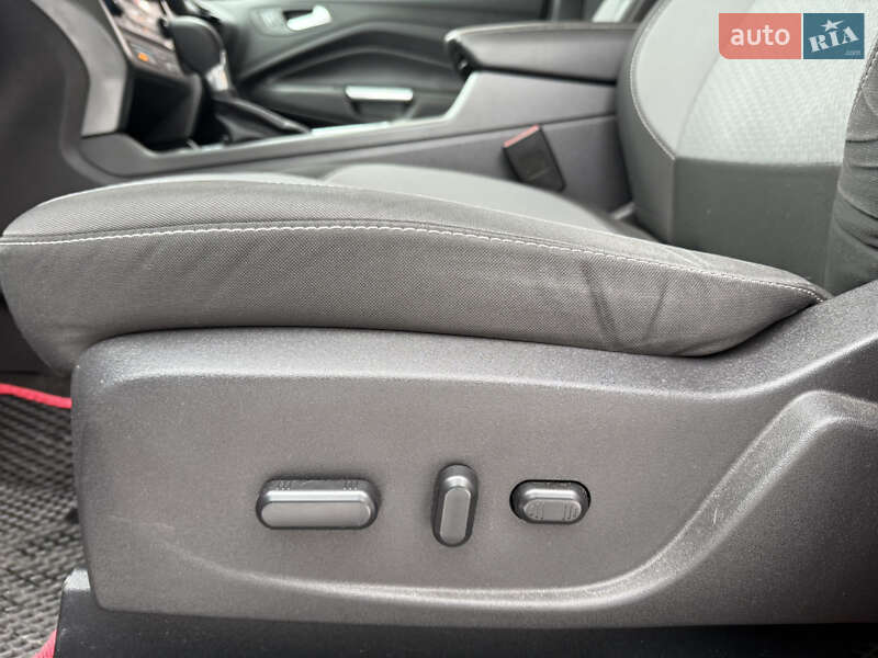 Внедорожник / Кроссовер Ford Escape 2016 в Стрые