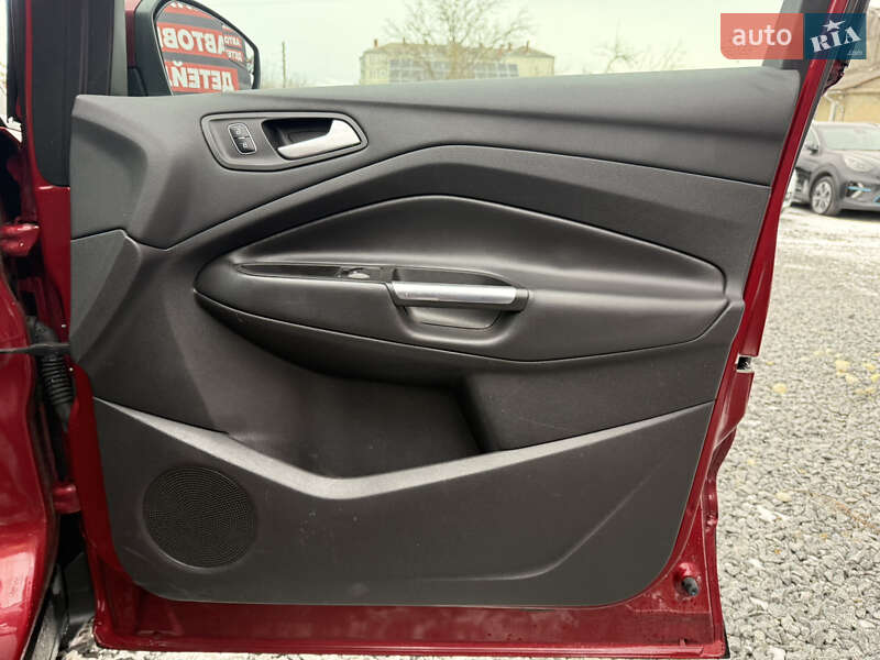 Внедорожник / Кроссовер Ford Escape 2016 в Стрые