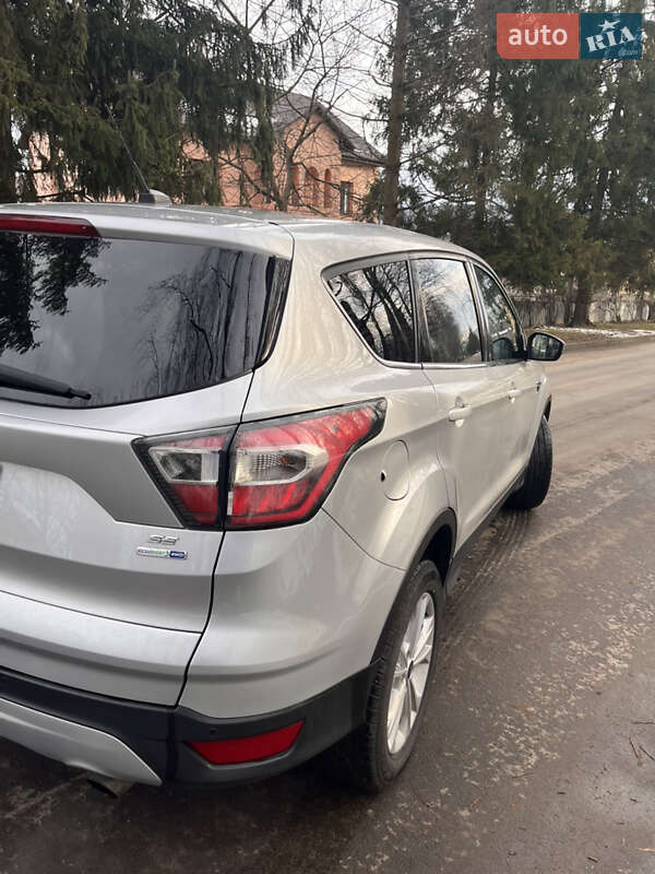 Внедорожник / Кроссовер Ford Escape 2016 в Черновцах