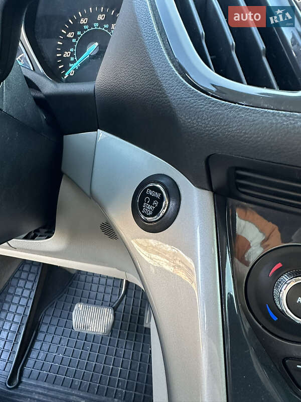 Внедорожник / Кроссовер Ford Escape 2013 в Волочиске