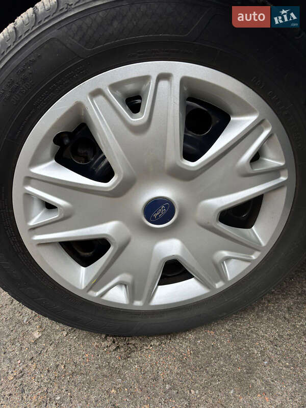 Позашляховик / Кросовер Ford Escape 2017 в Києві