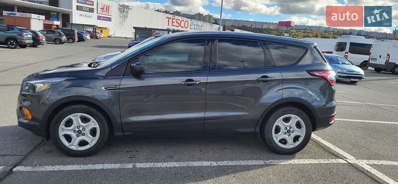 Позашляховик / Кросовер Ford Escape 2017 в Черкасах