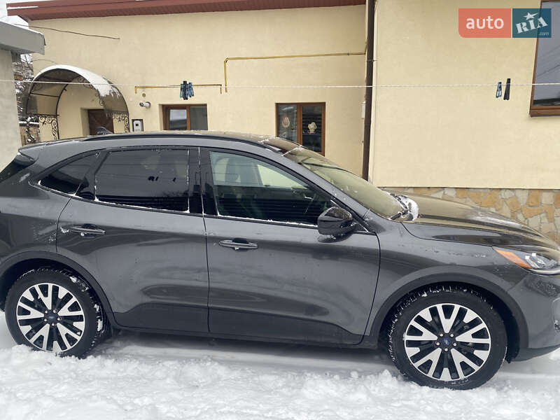 Позашляховик / Кросовер Ford Escape 2020 в Львові