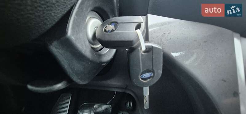 Внедорожник / Кроссовер Ford Escape 2017 в Дубно