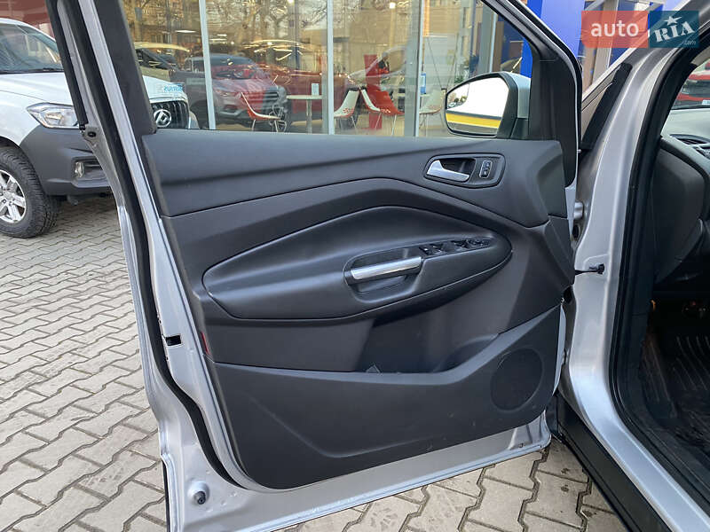 Внедорожник / Кроссовер Ford Escape 2017 в Одессе