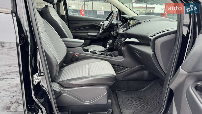 Позашляховик / Кросовер Ford Escape 2017 в Дубні