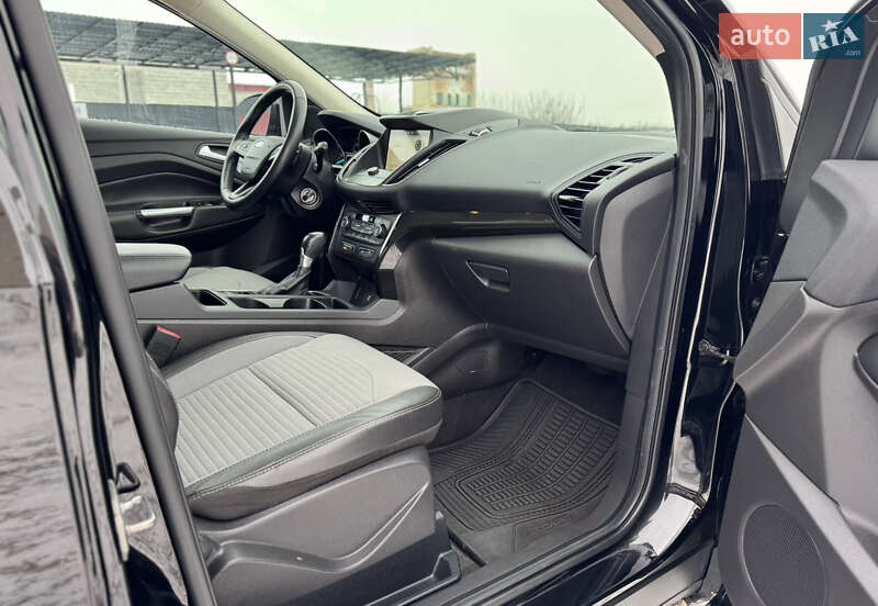 Позашляховик / Кросовер Ford Escape 2017 в Дубні