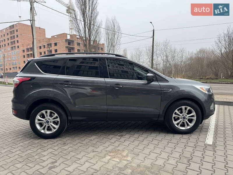 Внедорожник / Кроссовер Ford Escape 2018 в Хмельницком