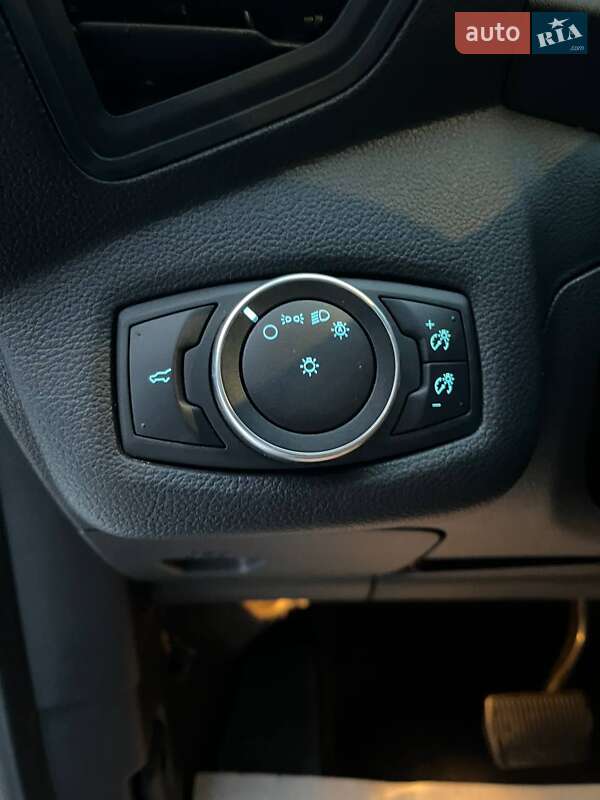 Внедорожник / Кроссовер Ford Escape 2017 в Львове