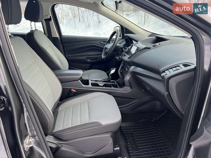 Позашляховик / Кросовер Ford Escape 2017 в Рівному