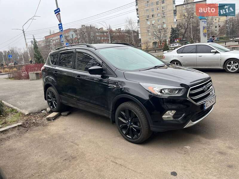 Внедорожник / Кроссовер Ford Escape 2018 в Киеве
