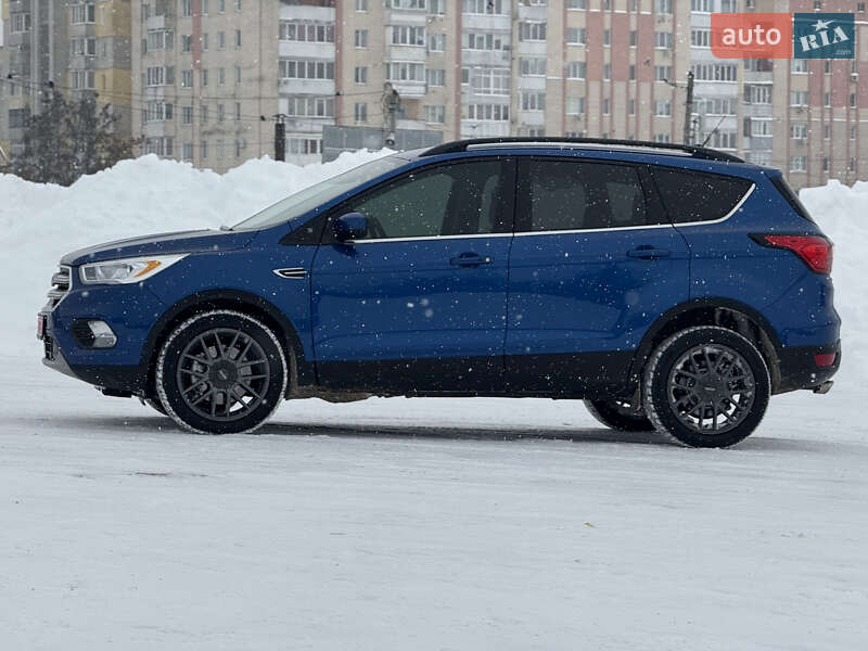 Позашляховик / Кросовер Ford Escape 2019 в Рівному