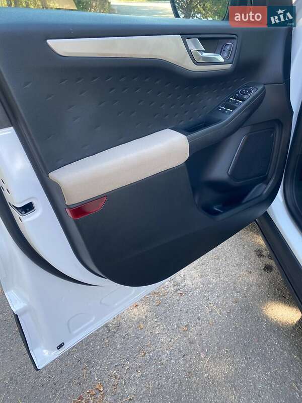 Внедорожник / Кроссовер Ford Escape 2019 в Львове