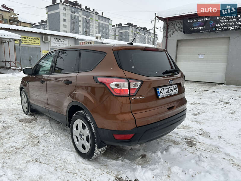 Внедорожник / Кроссовер Ford Escape 2017 в Снятине