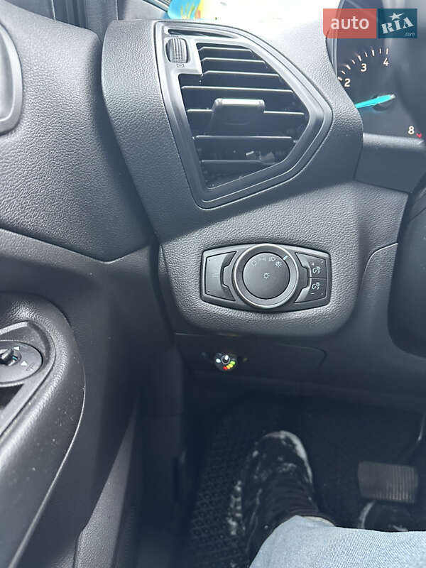 Внедорожник / Кроссовер Ford Escape 2017 в Снятине