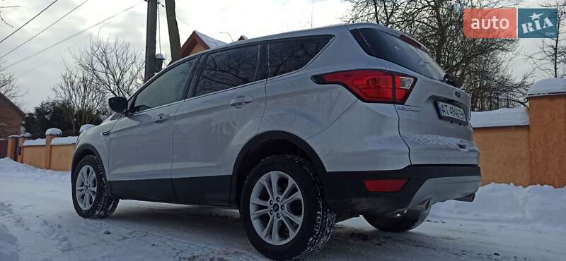 Внедорожник / Кроссовер Ford Escape 2019 в Ивано-Франковске
