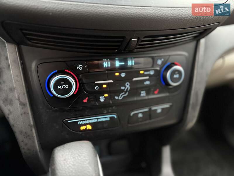 Внедорожник / Кроссовер Ford Escape 2018 в Львове