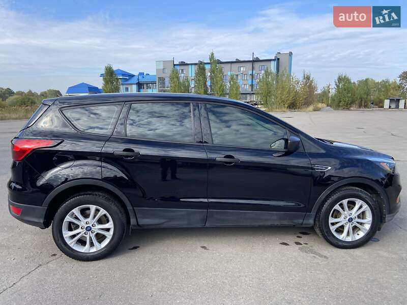 Внедорожник / Кроссовер Ford Escape 2019 в Ровно