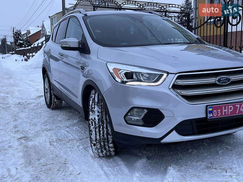 Позашляховик / Кросовер Ford Escape 2018 в Луцьку