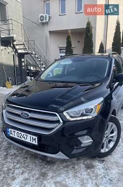 Внедорожник / Кроссовер Ford Escape 2017 в Ивано-Франковске