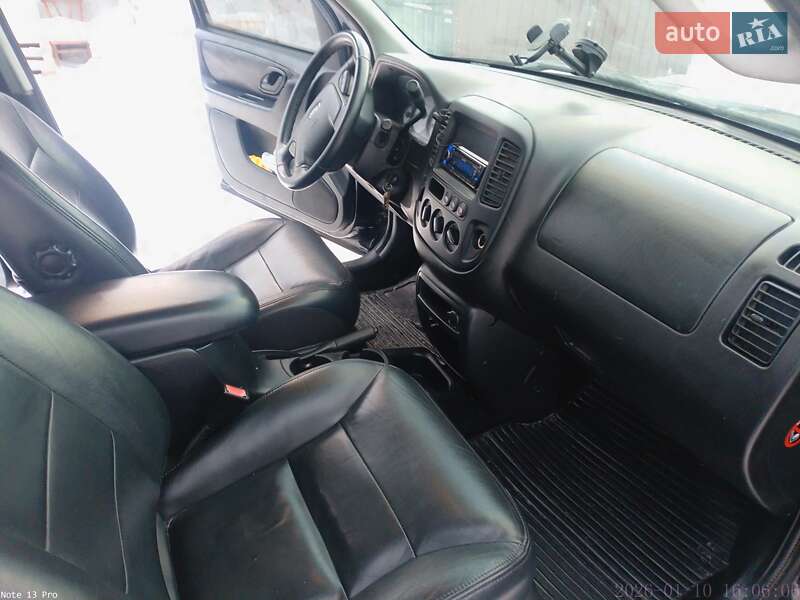 Внедорожник / Кроссовер Ford Escape 2002 в Кременце