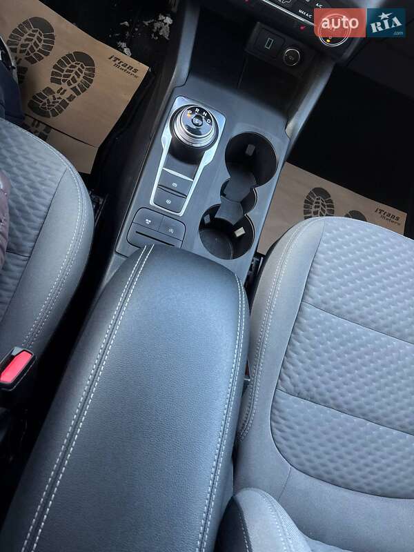 Позашляховик / Кросовер Ford Escape 2019 в Стрию