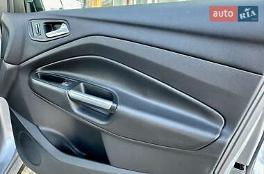 Позашляховик / Кросовер Ford Escape 2015 в Дрогобичі