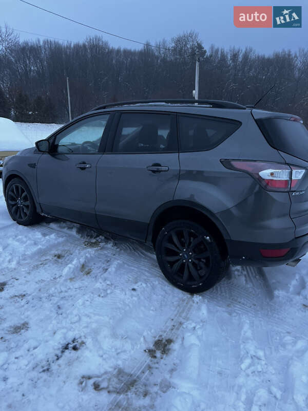 Позашляховик / Кросовер Ford Escape 2017 в Львові